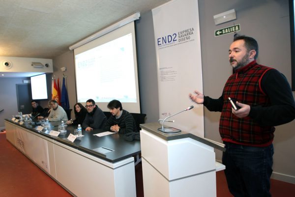 Carmelo Puyo Irisarri en Confencia Empresa Navarra Diseño END2 Tudela universidad publica navarra