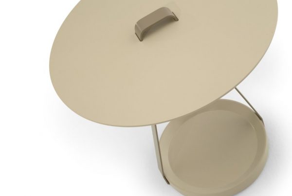 Mesita auxiliar portatil con asa Zoe diseñada por discoh design para Kendo Mobiliario