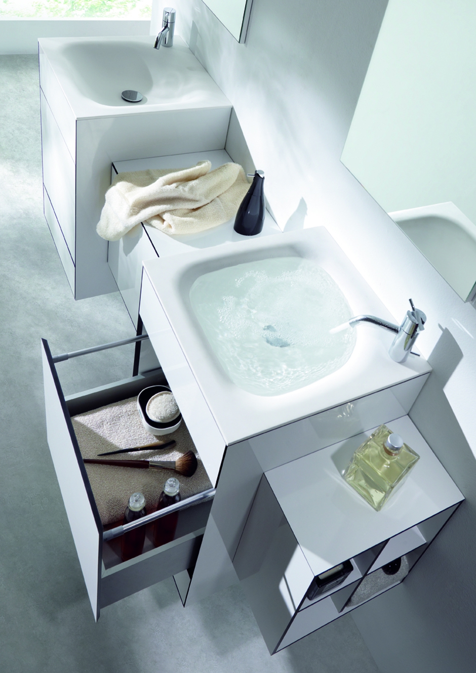 Mobiliario de baño modular OLA diseñada en laminado HPL arpa por discoh design para Sistema Midi